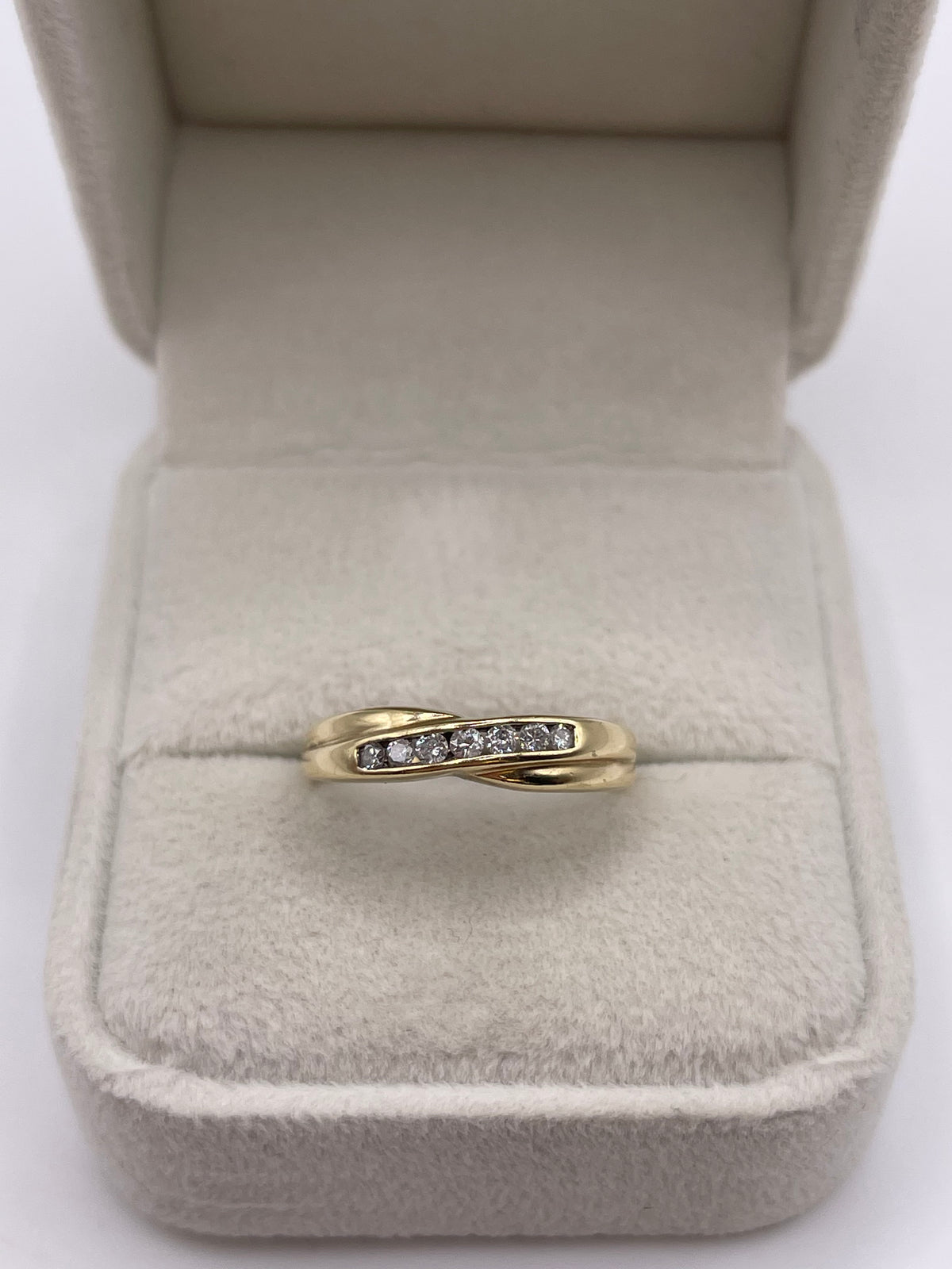 9ct gold diamond ring