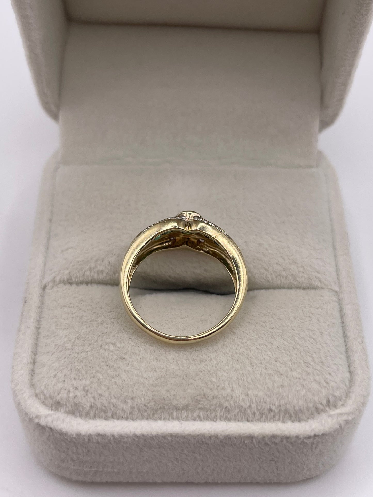 9ct gold emerald and diamond ring