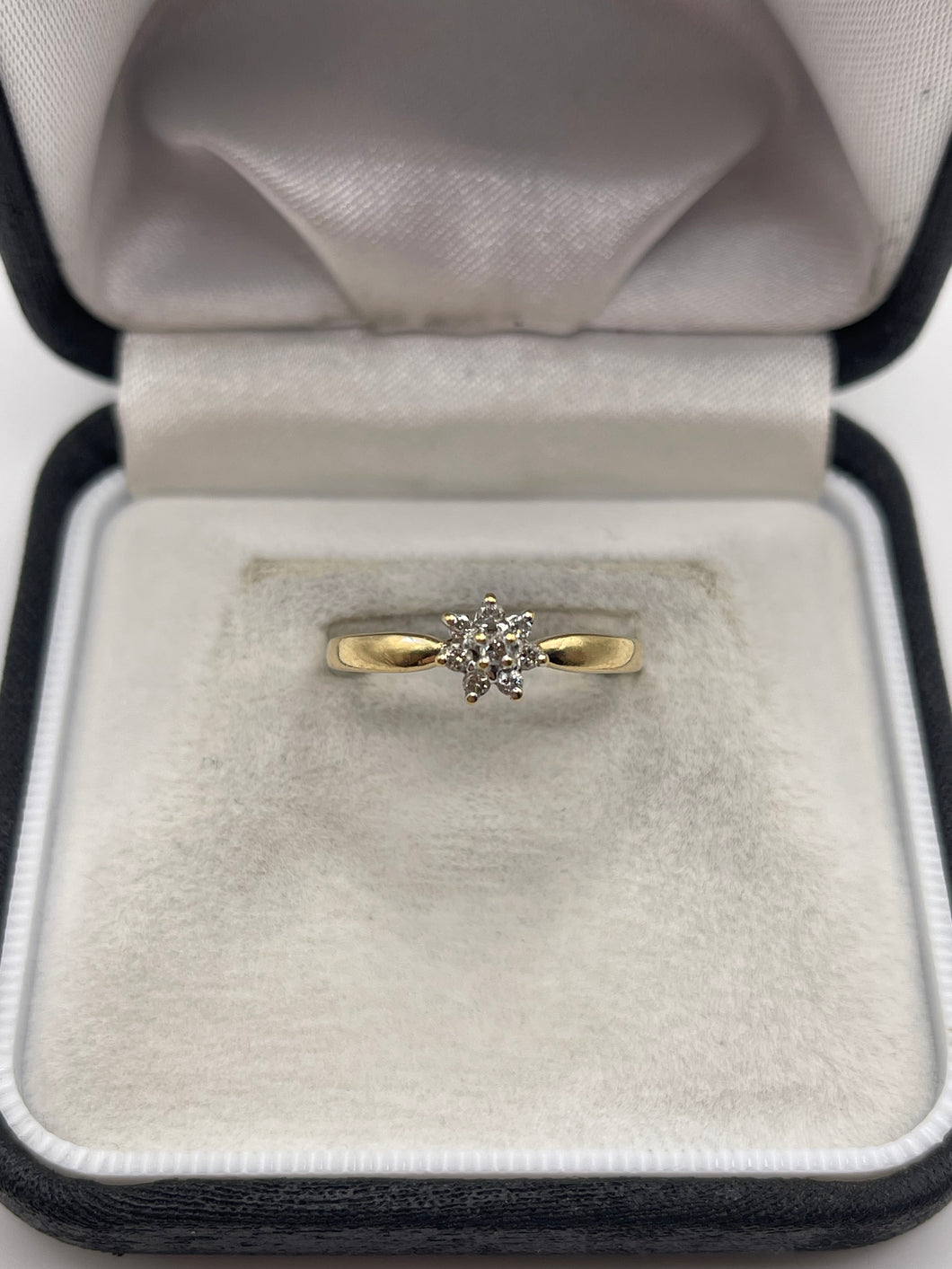 18ct gold diamond cluster ring