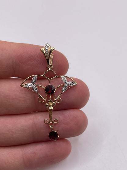 9ct gold garnet and diamond pendant