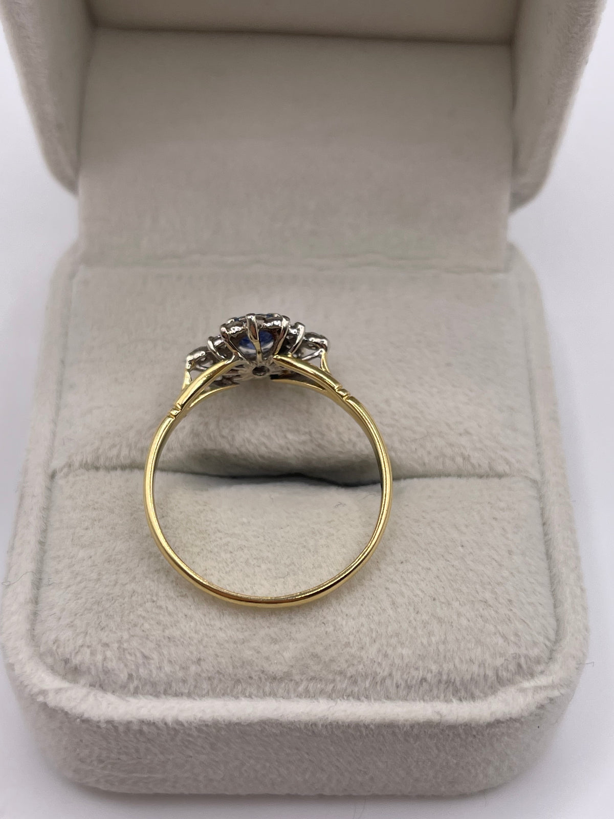 18ct gold sapphire and diamond ring