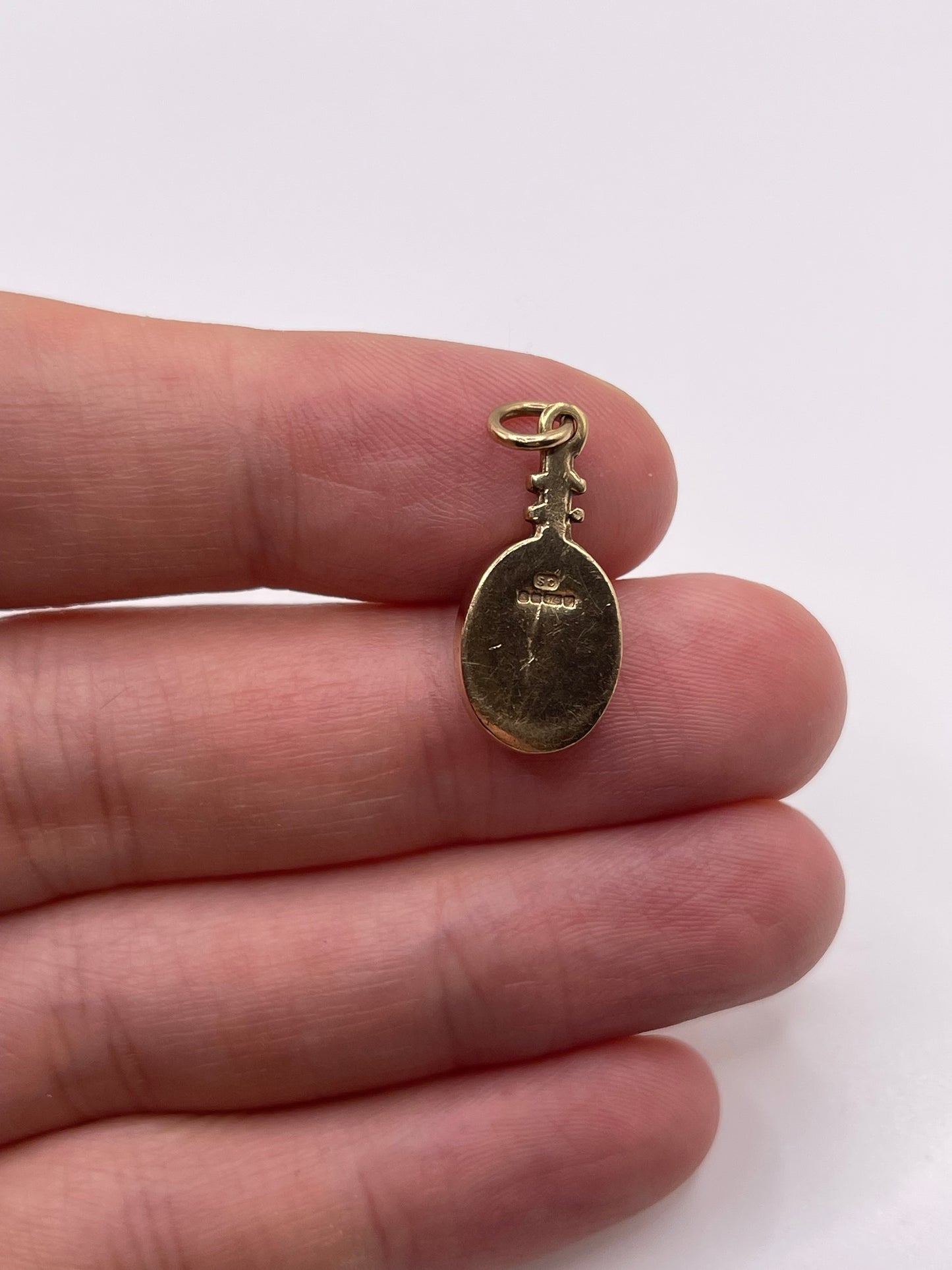 9ct gold blue John pendant
