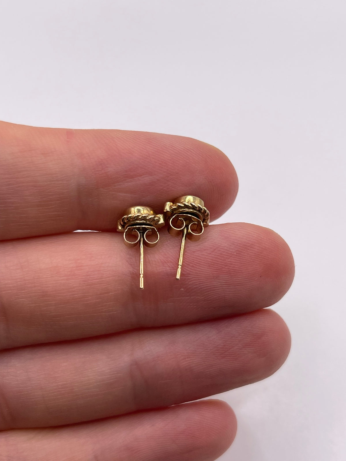 9ct gold sapphire earrings
