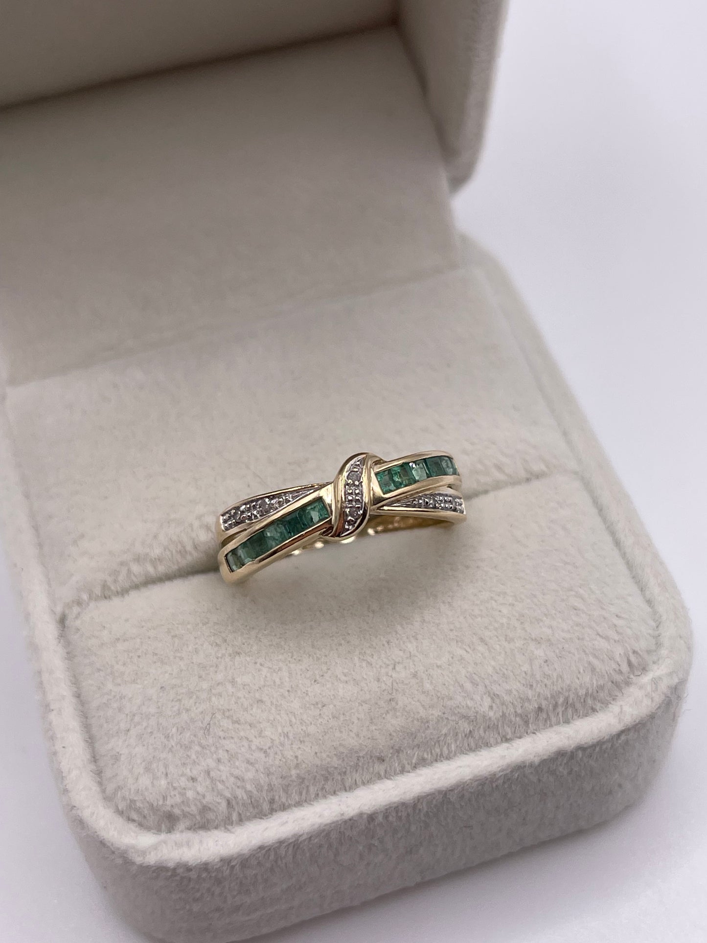 9ct gold emerald and diamond ring