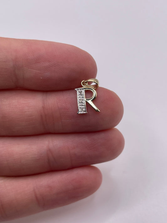 9ct gold diamond initial R pendant