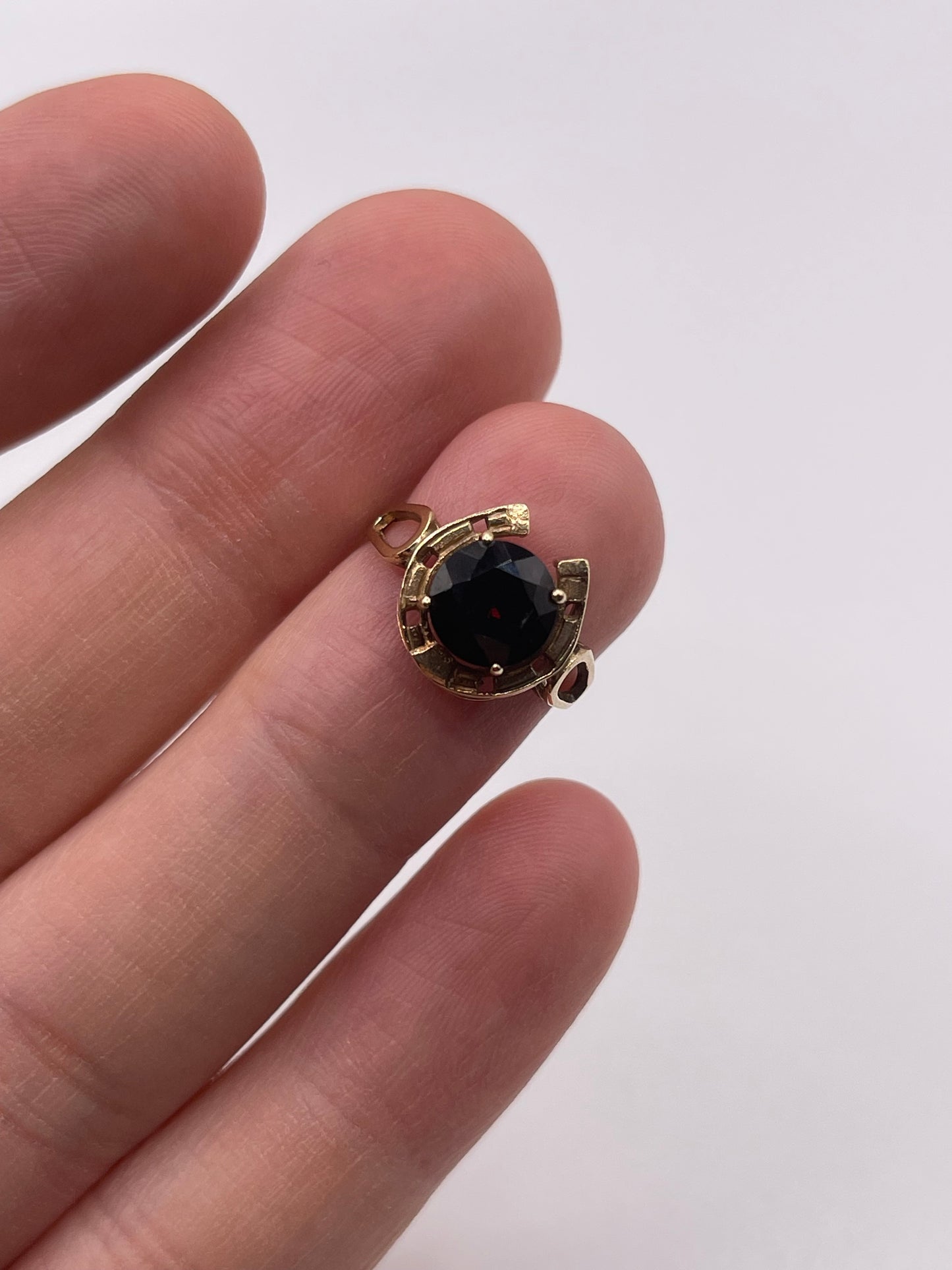 9ct gold garnet horseshoe ring