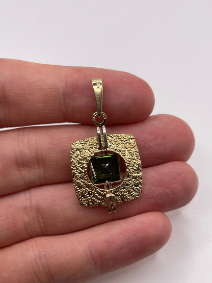 9ct gold paste pendant