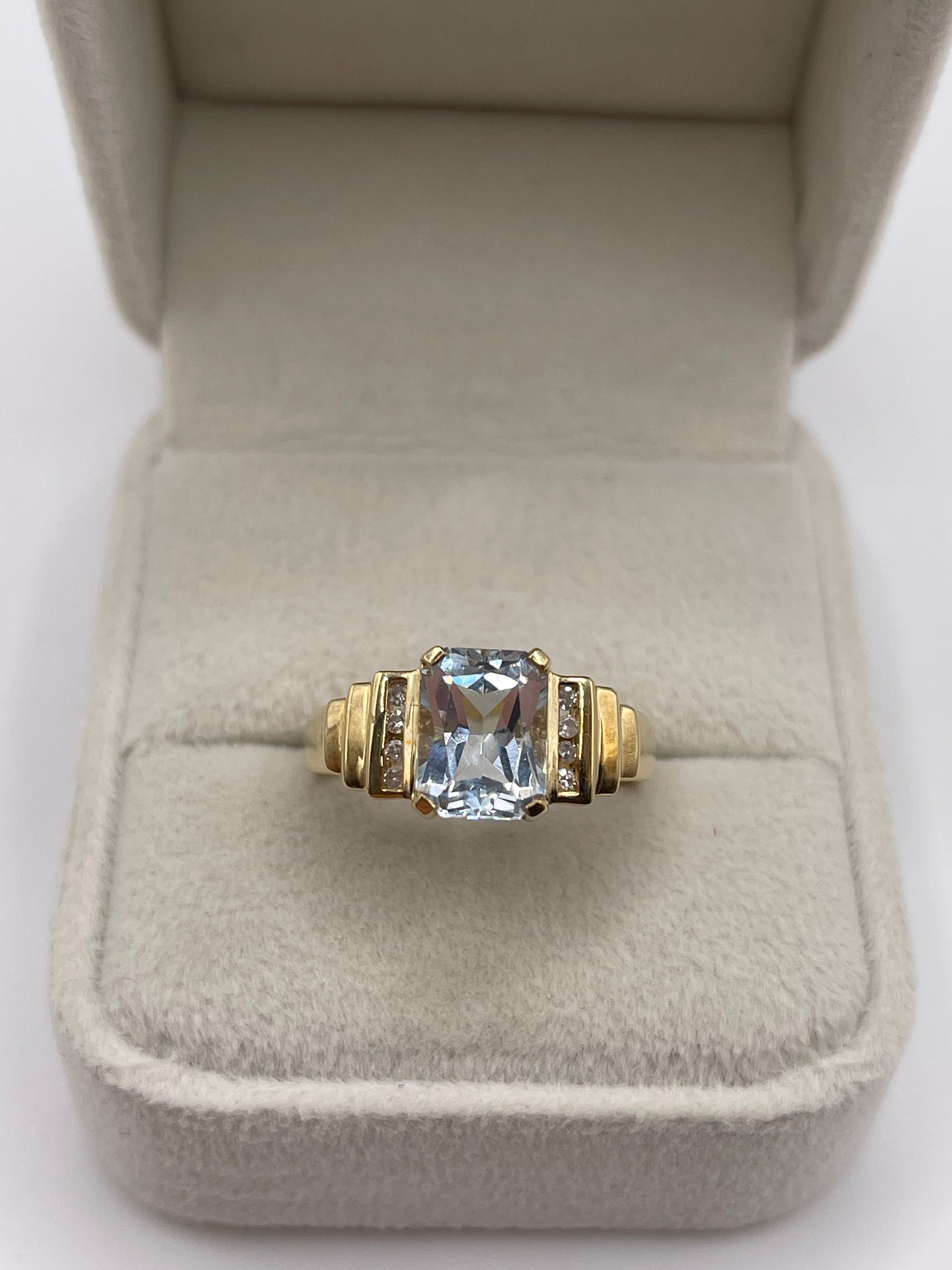 9ct gold aquamarine and diamond ring