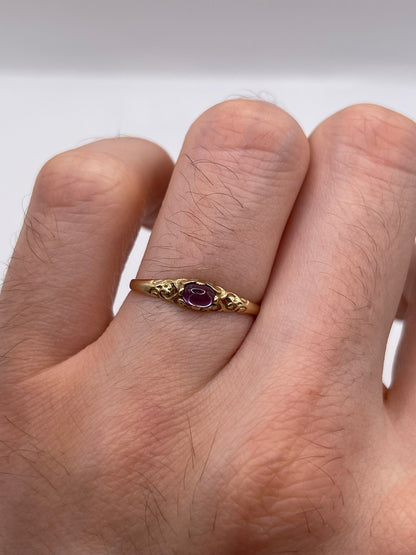 9ct gold cabochon amethyst ring