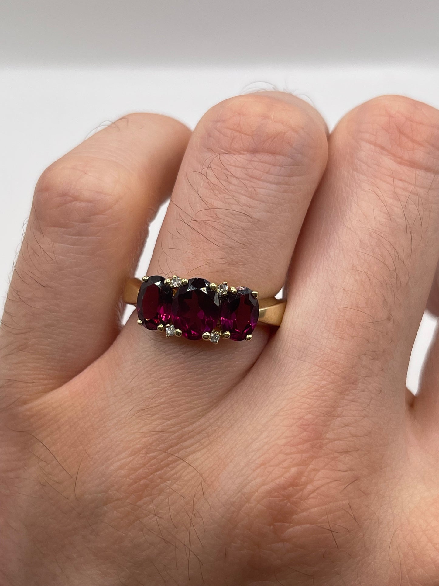9ct gold garnet and diamond ring
