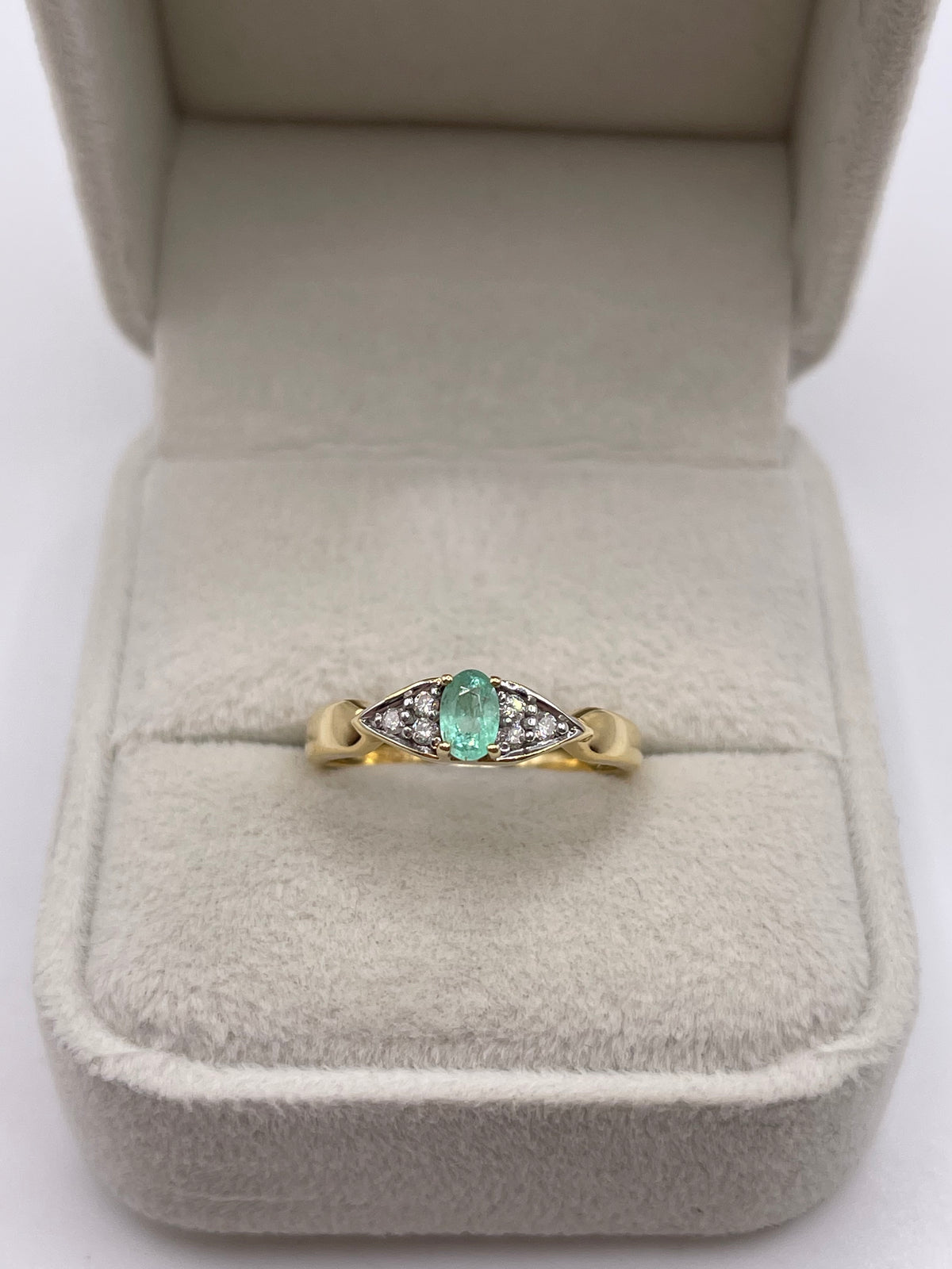 18ct gold emerald and diamond ring