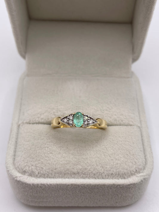 18ct gold emerald and diamond ring