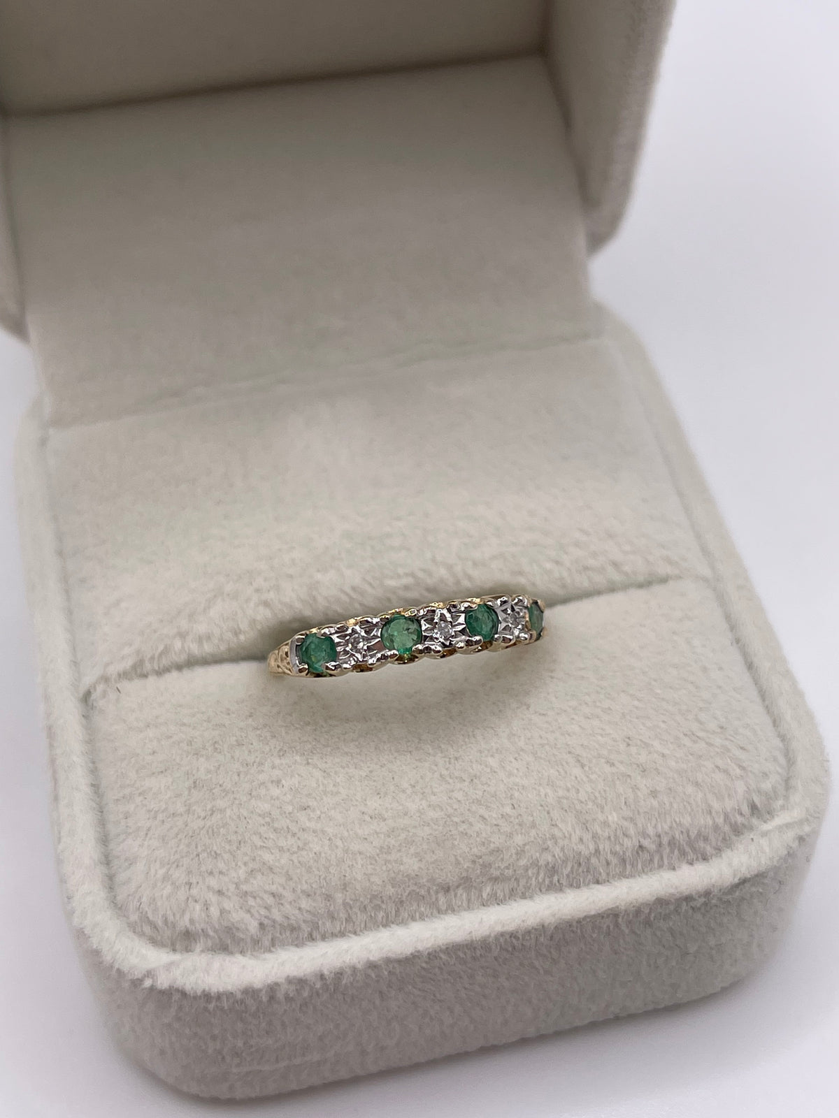 9ct gold emerald and diamond ring