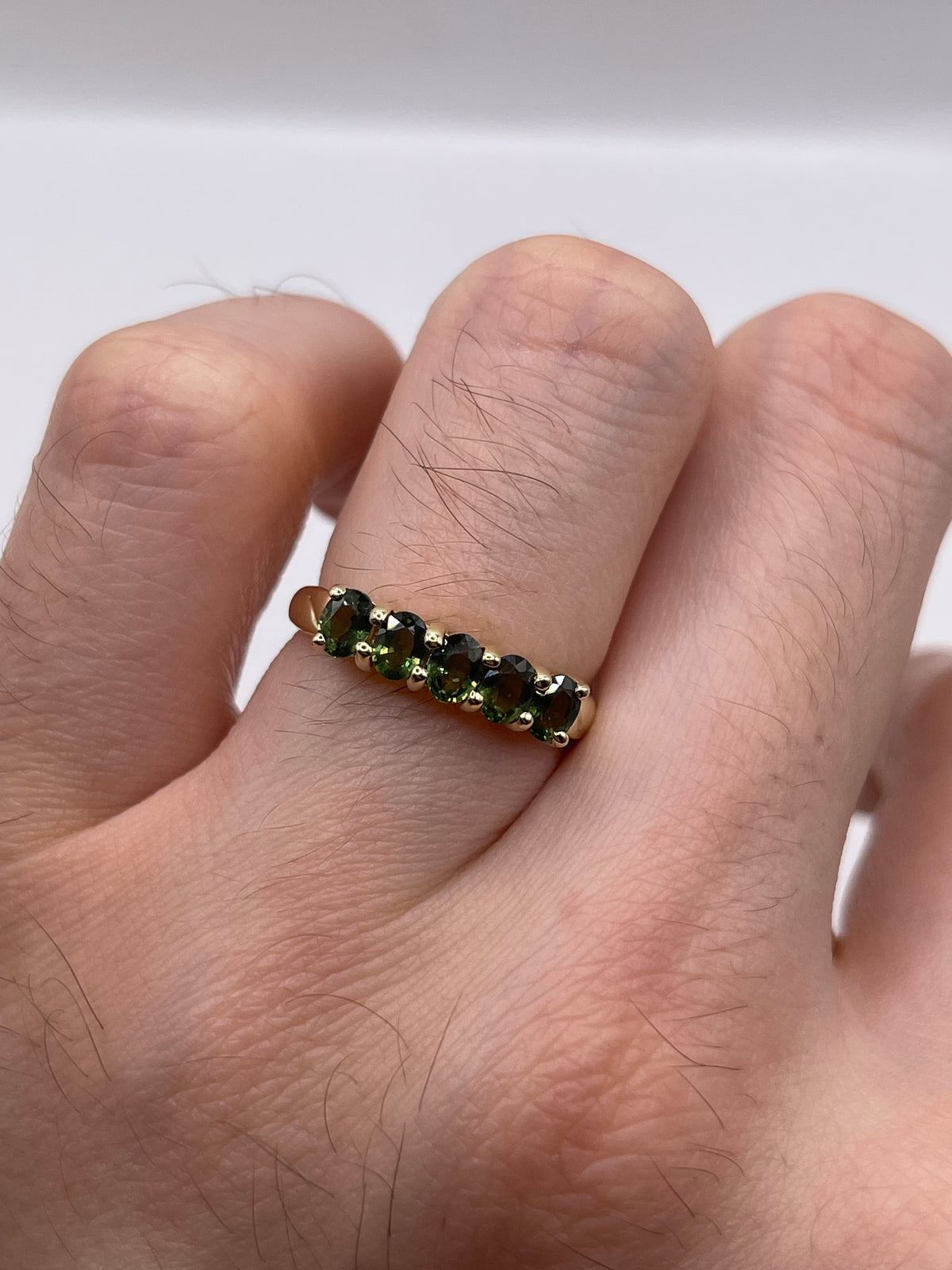 9ct gold green sapphire ring