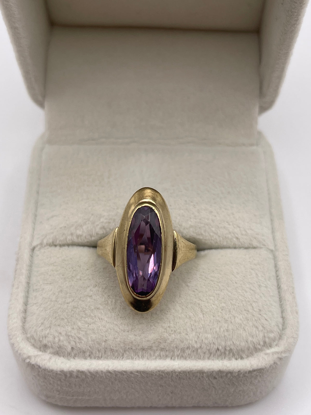 8ct gold synthetic spinel ring