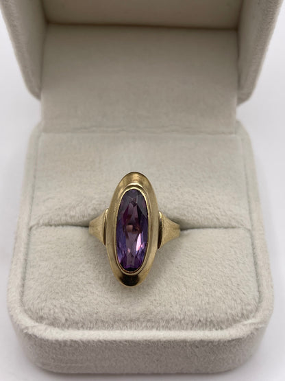 8ct gold synthetic spinel ring