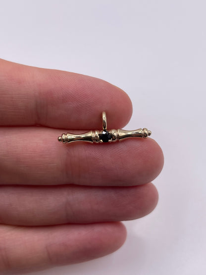 9ct gold sapphire t bar pendant
