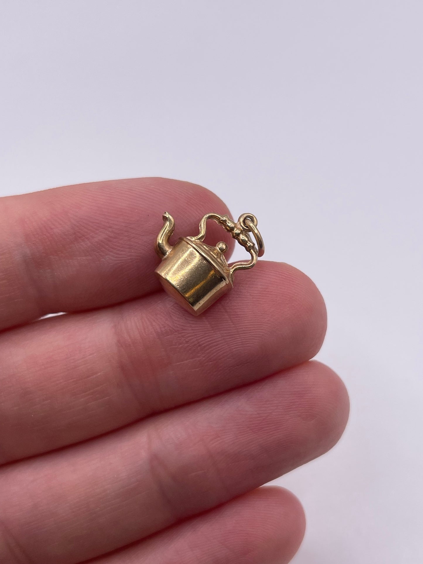 9ct gold kettle charm