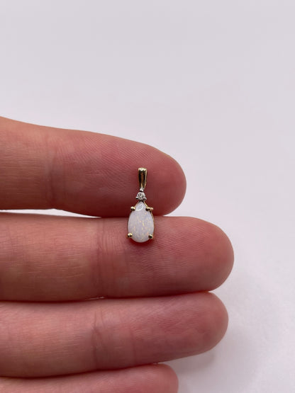 9ct gold opal and diamond pendant