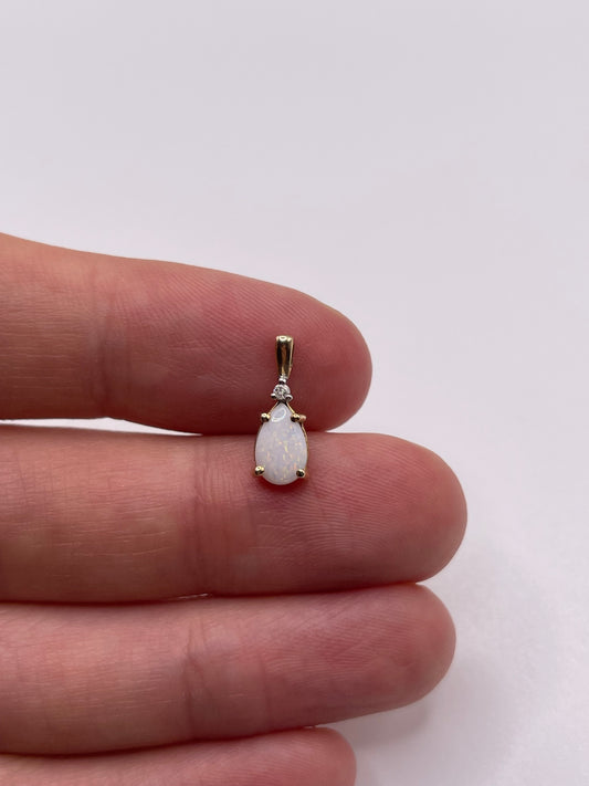 9ct gold opal and diamond pendant