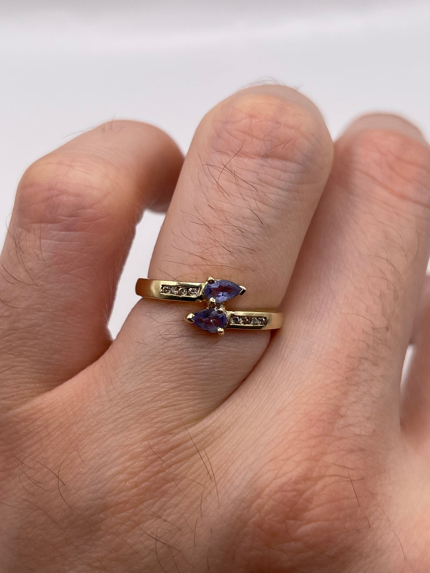 9ct gold tanzanite and diamond ring