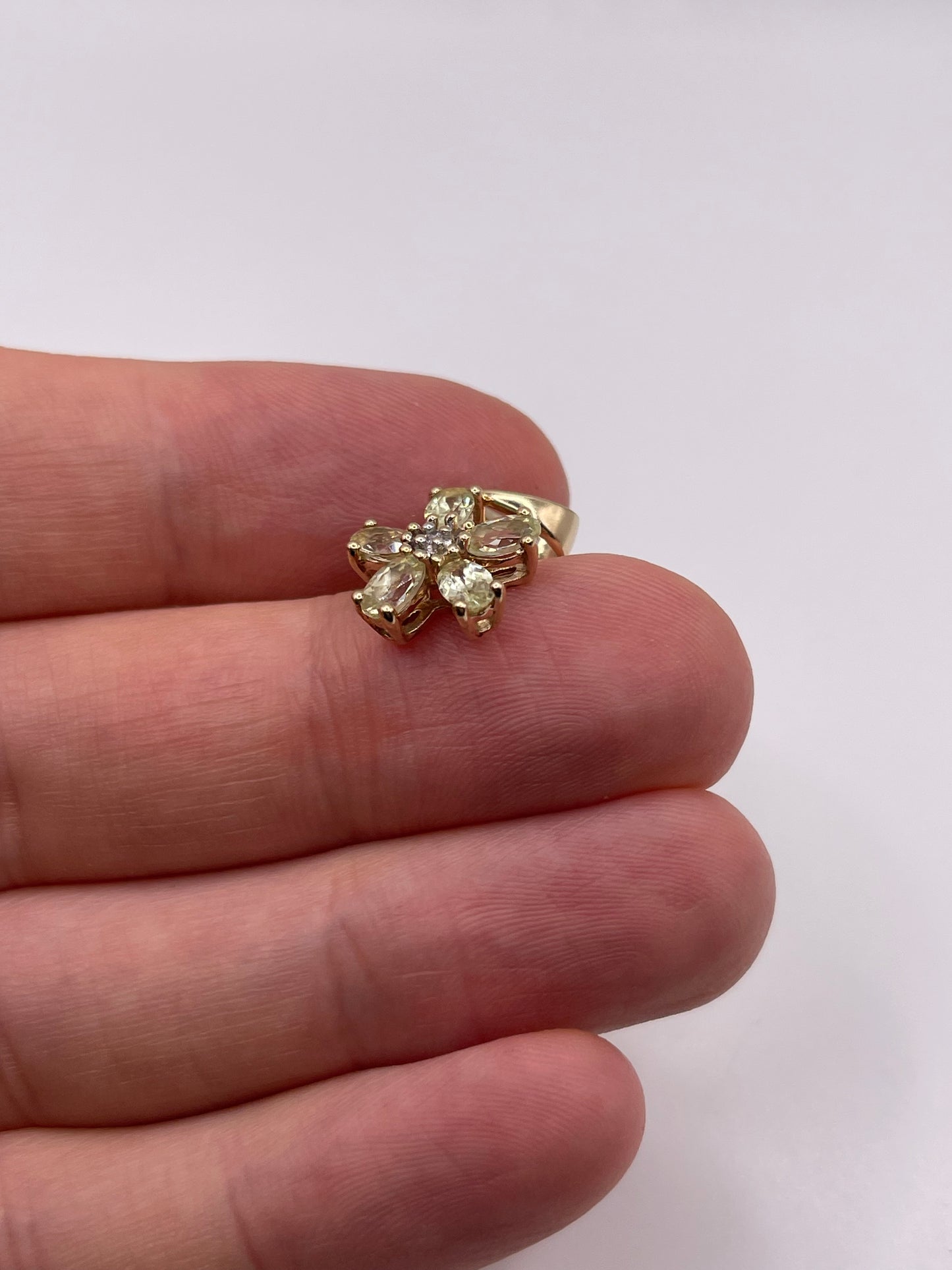 9ct gold quartz and diamond pendant