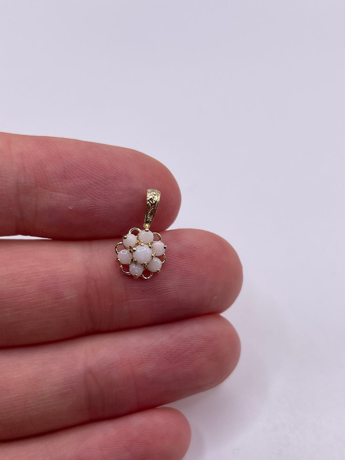 9ct gold opal cluster pendant