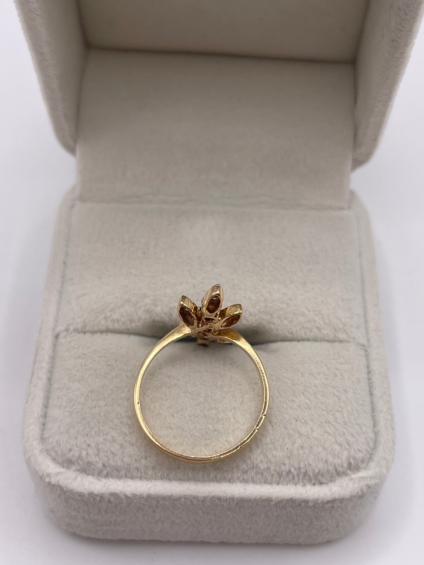 9ct gold sapphire and diamond ring