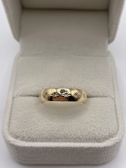 9ct gold patterned band