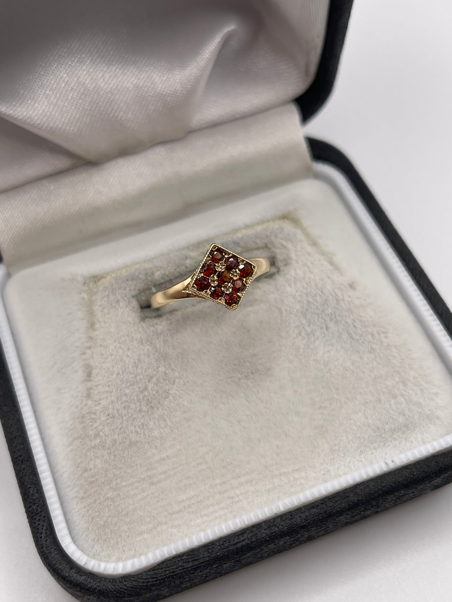 9ct gold garnet cluster ring