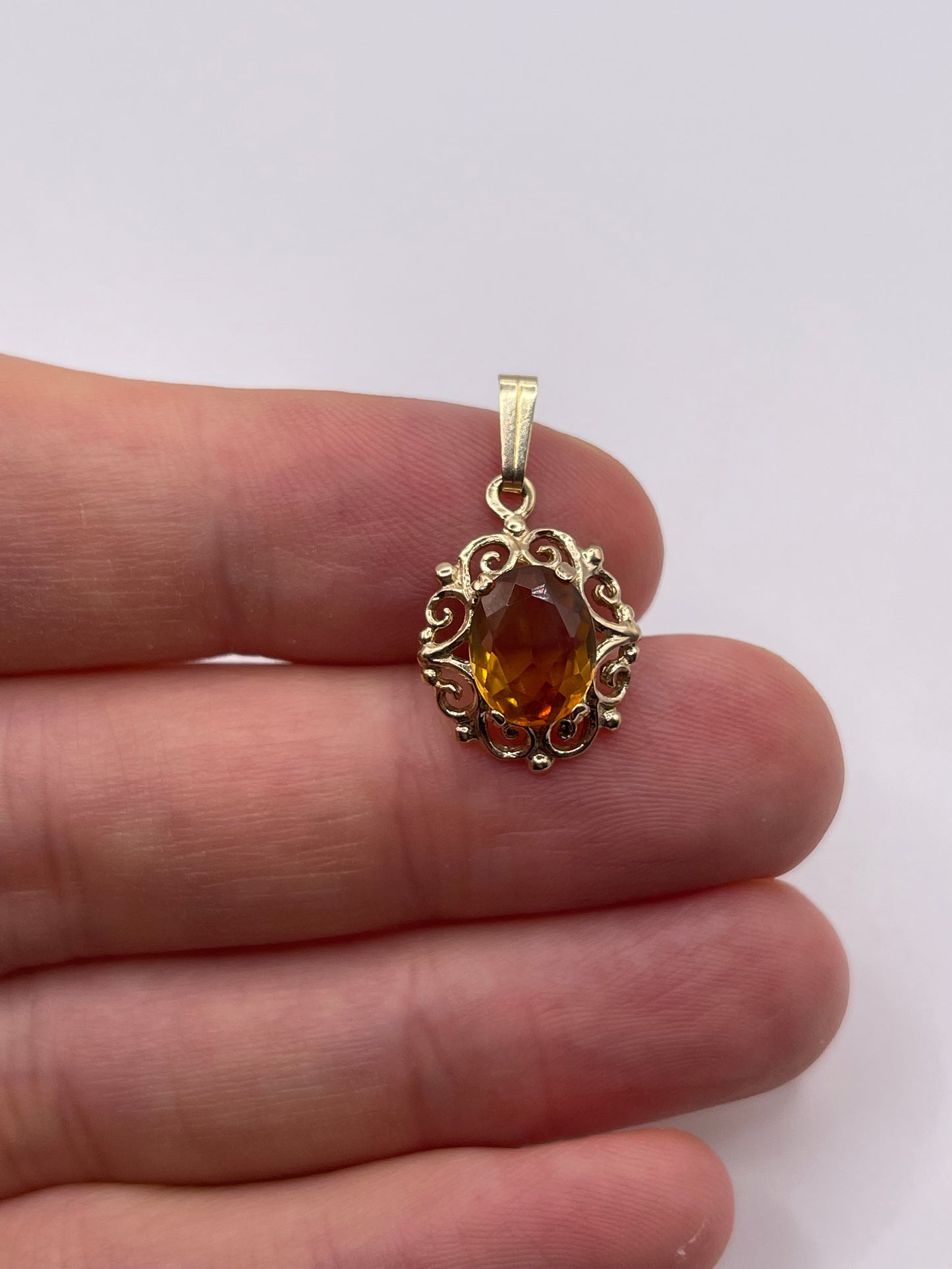 9ct gold citrine pendant