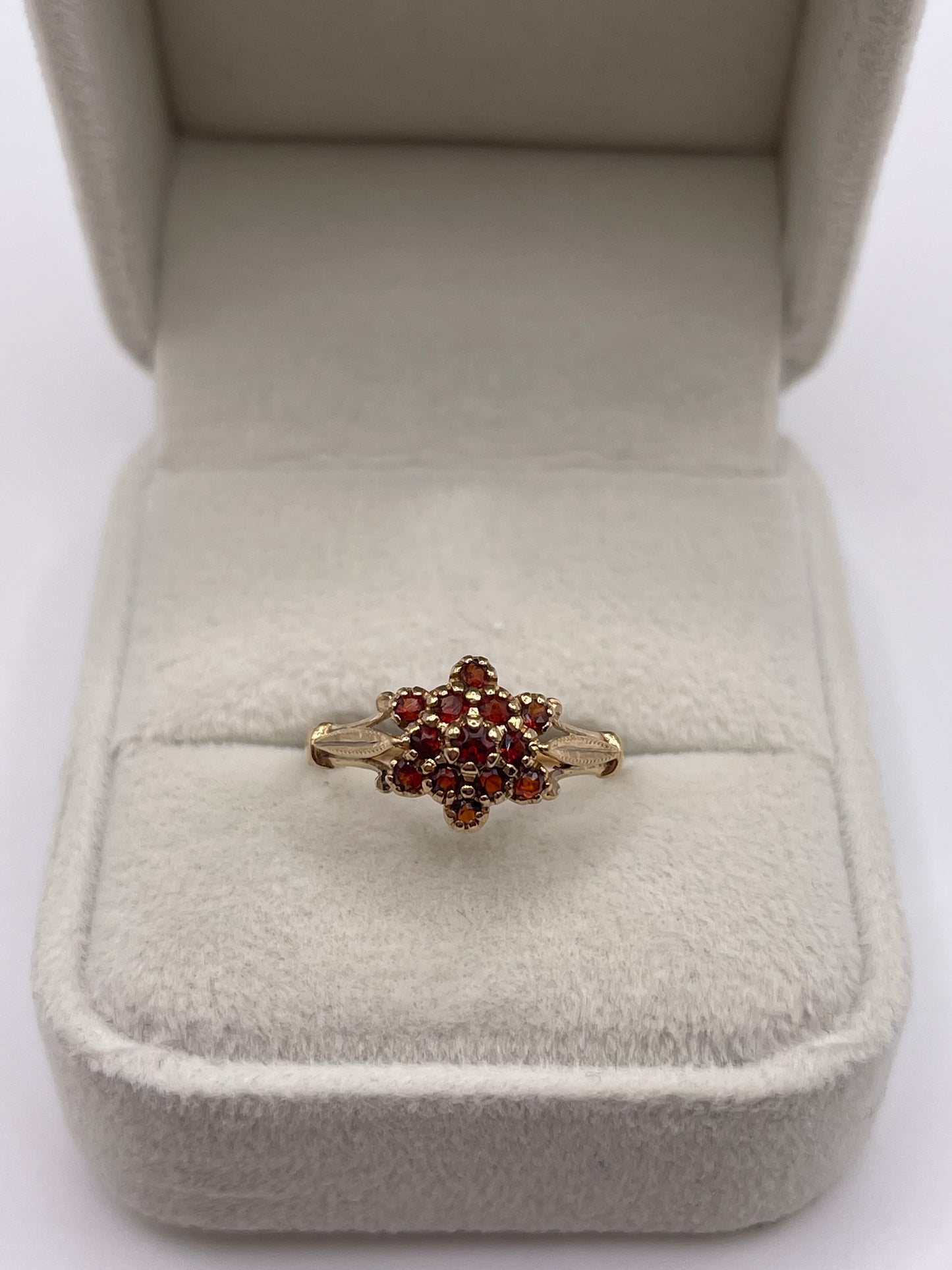 9ct gold garnet cluster ring