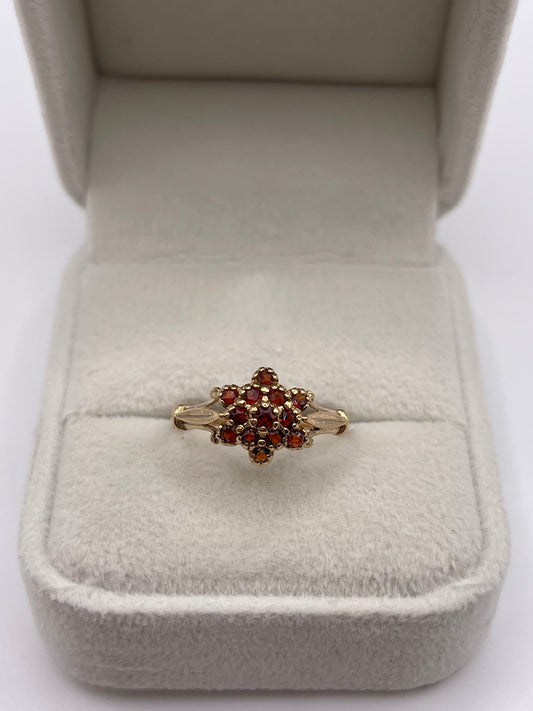 9ct gold garnet cluster ring