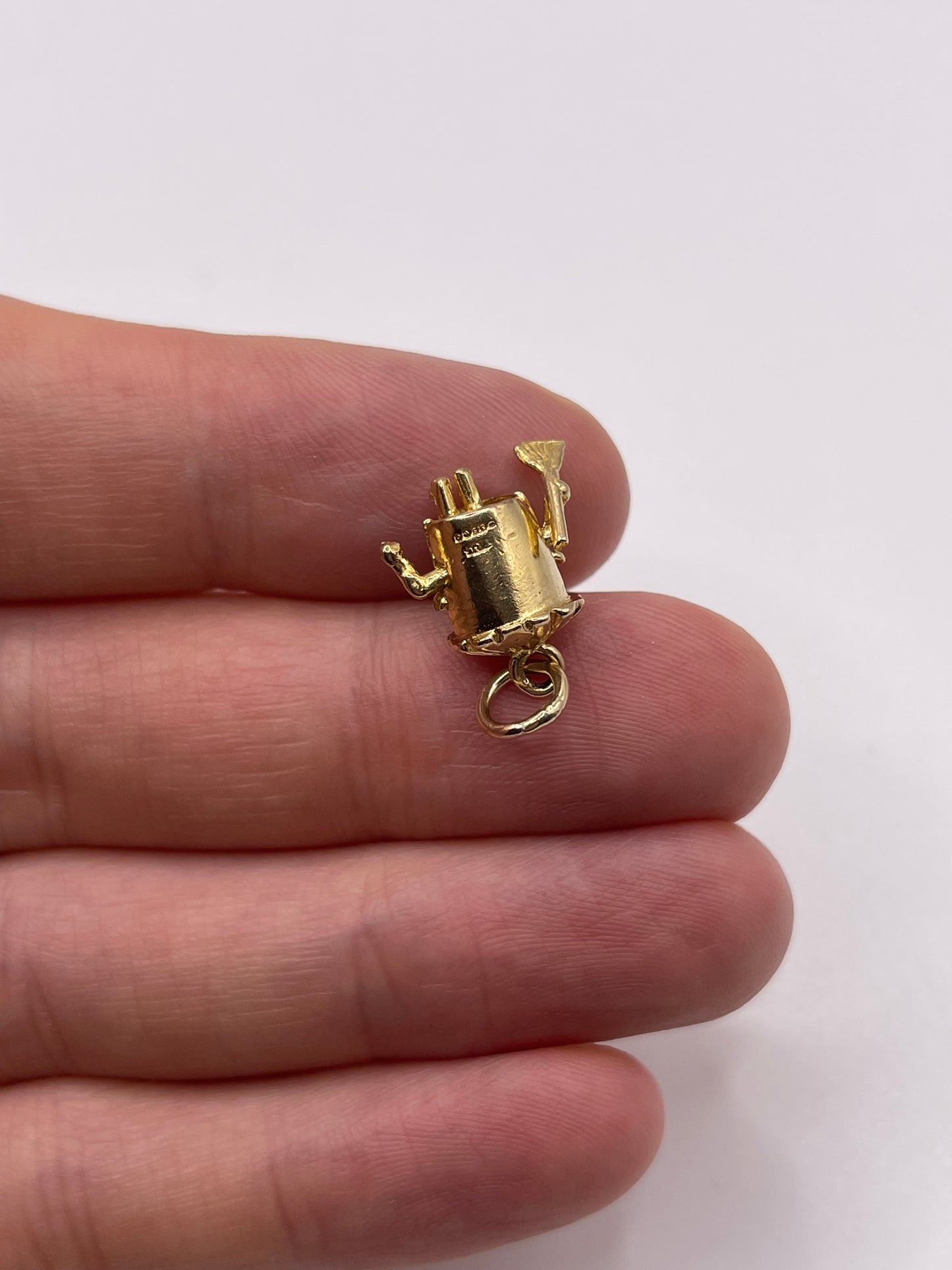 9ct gold dusty bin charm