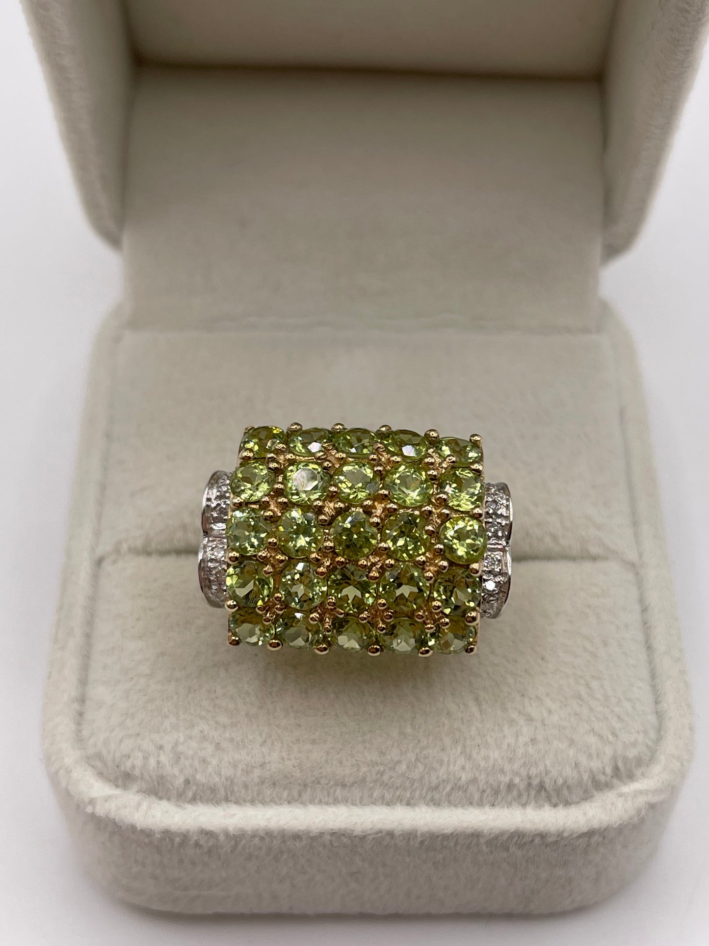 9ct gold peridot and diamond ring