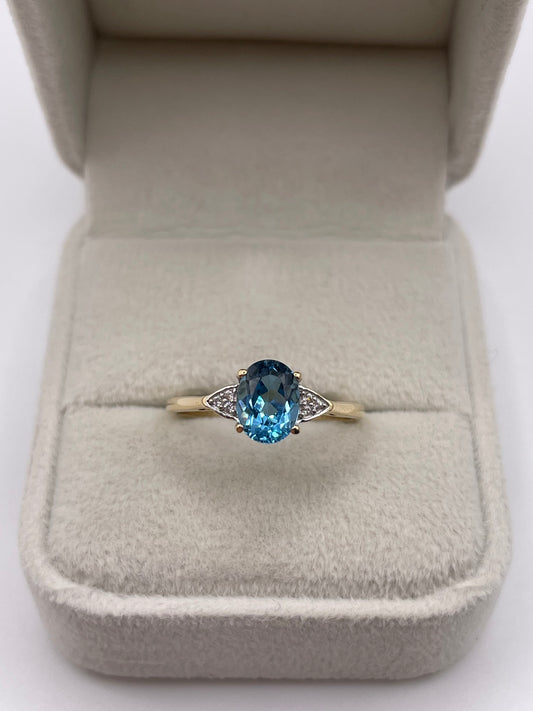 9ct gold topaz and zircon ring