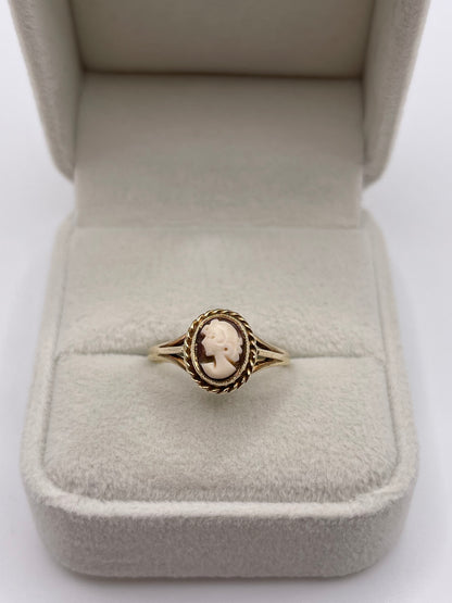 9ct gold cameo ring