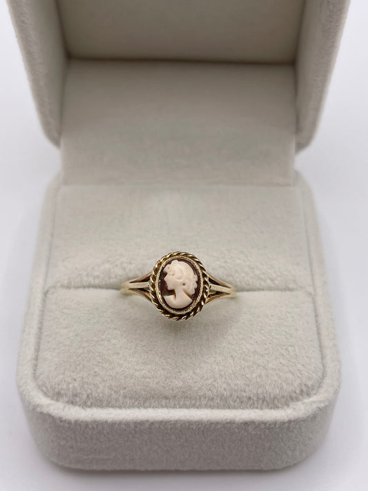 9ct gold cameo ring