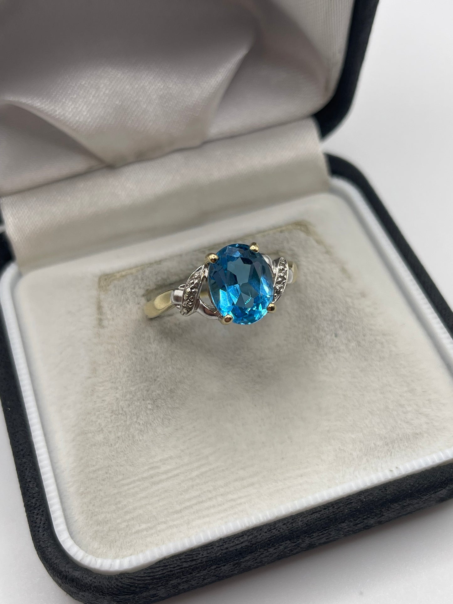 9ct gold blue topaz and diamond ring