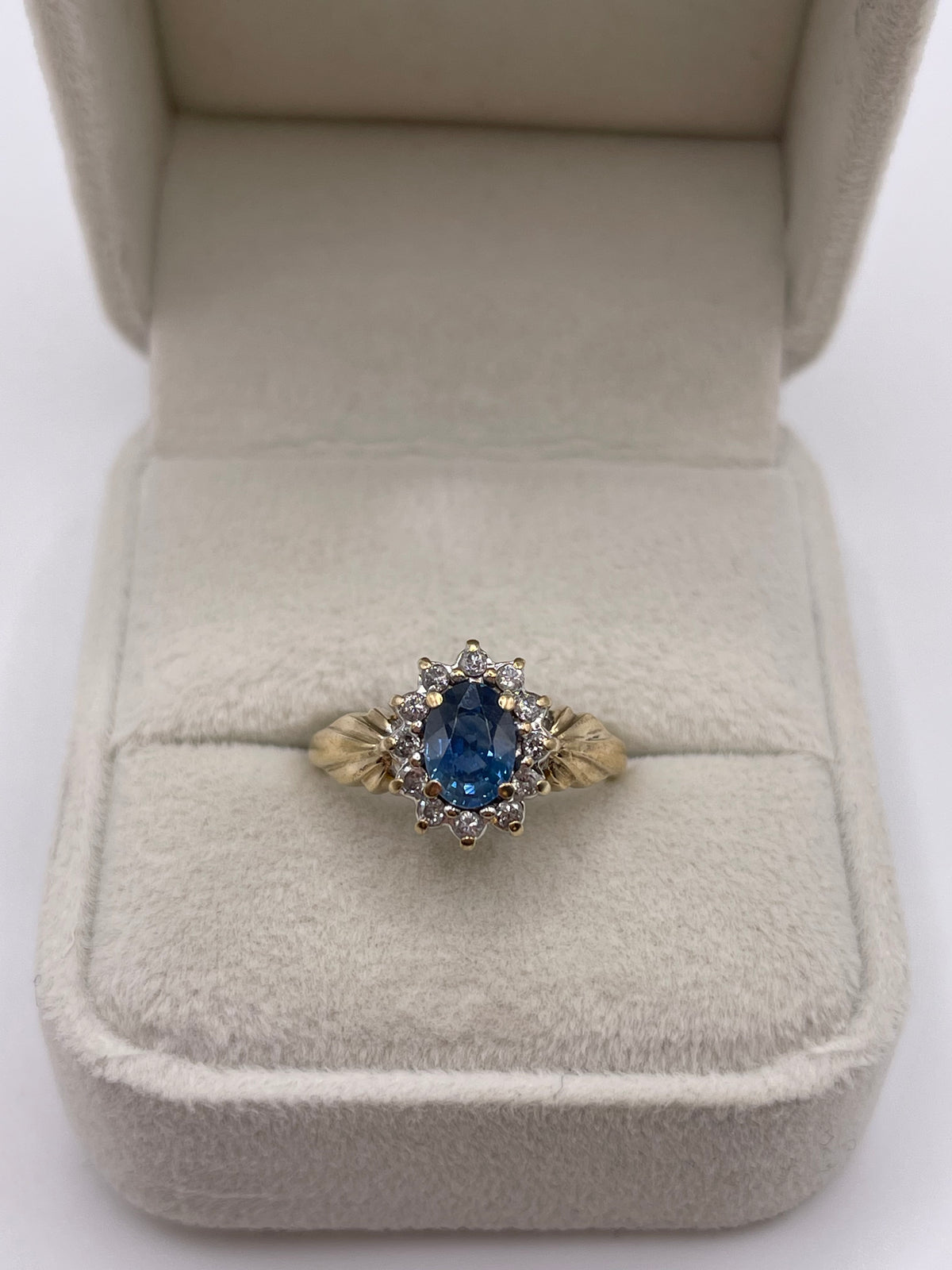 9ct gold sapphire and diamond ring
