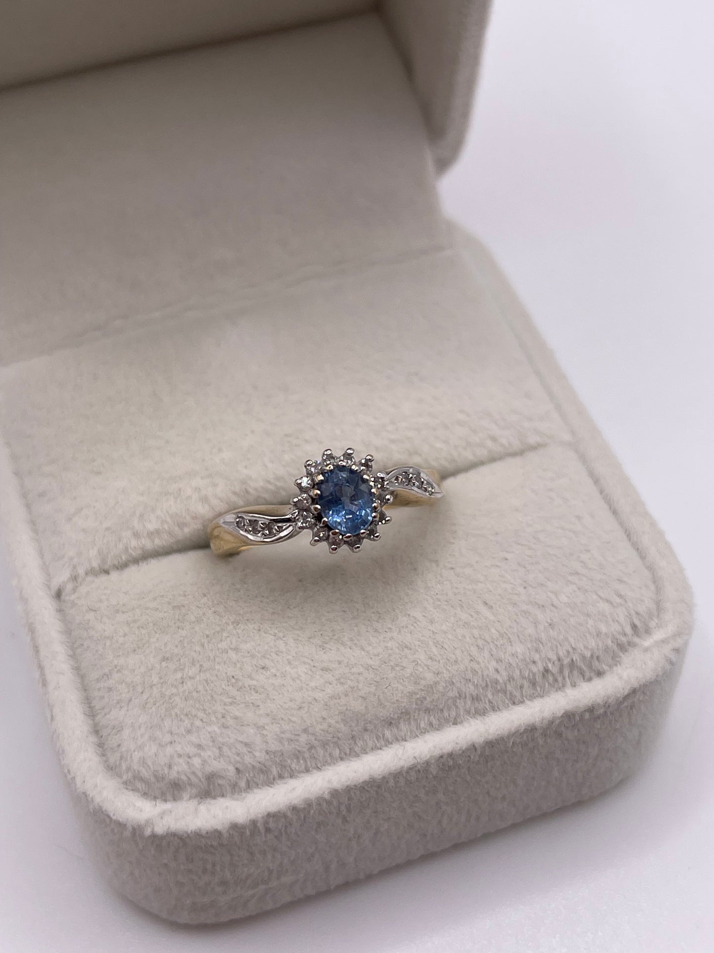 9ct gold sapphire and diamond ring