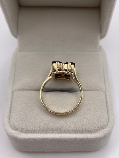 9ct gold garnet ring