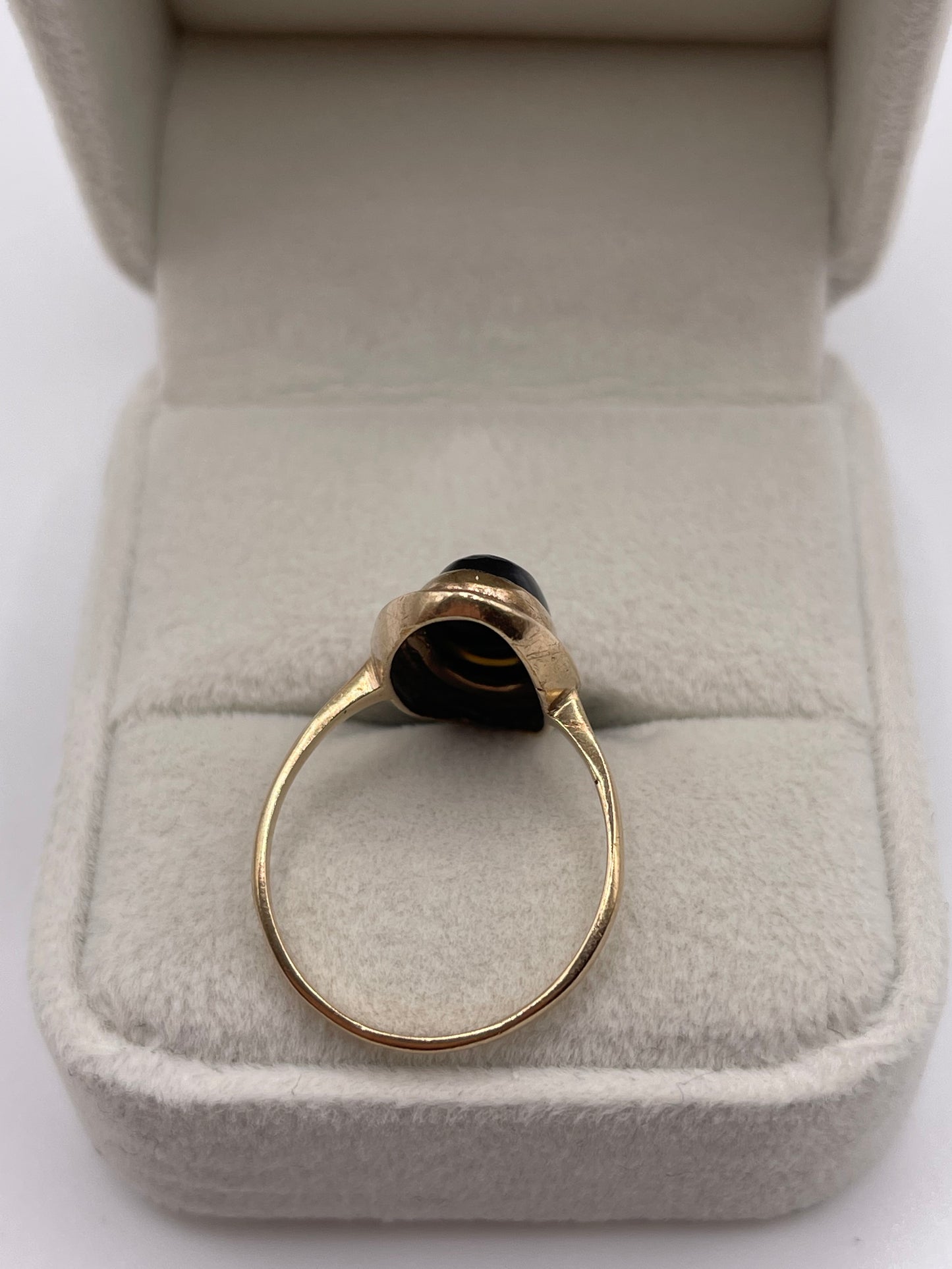 9ct gold onyx ring