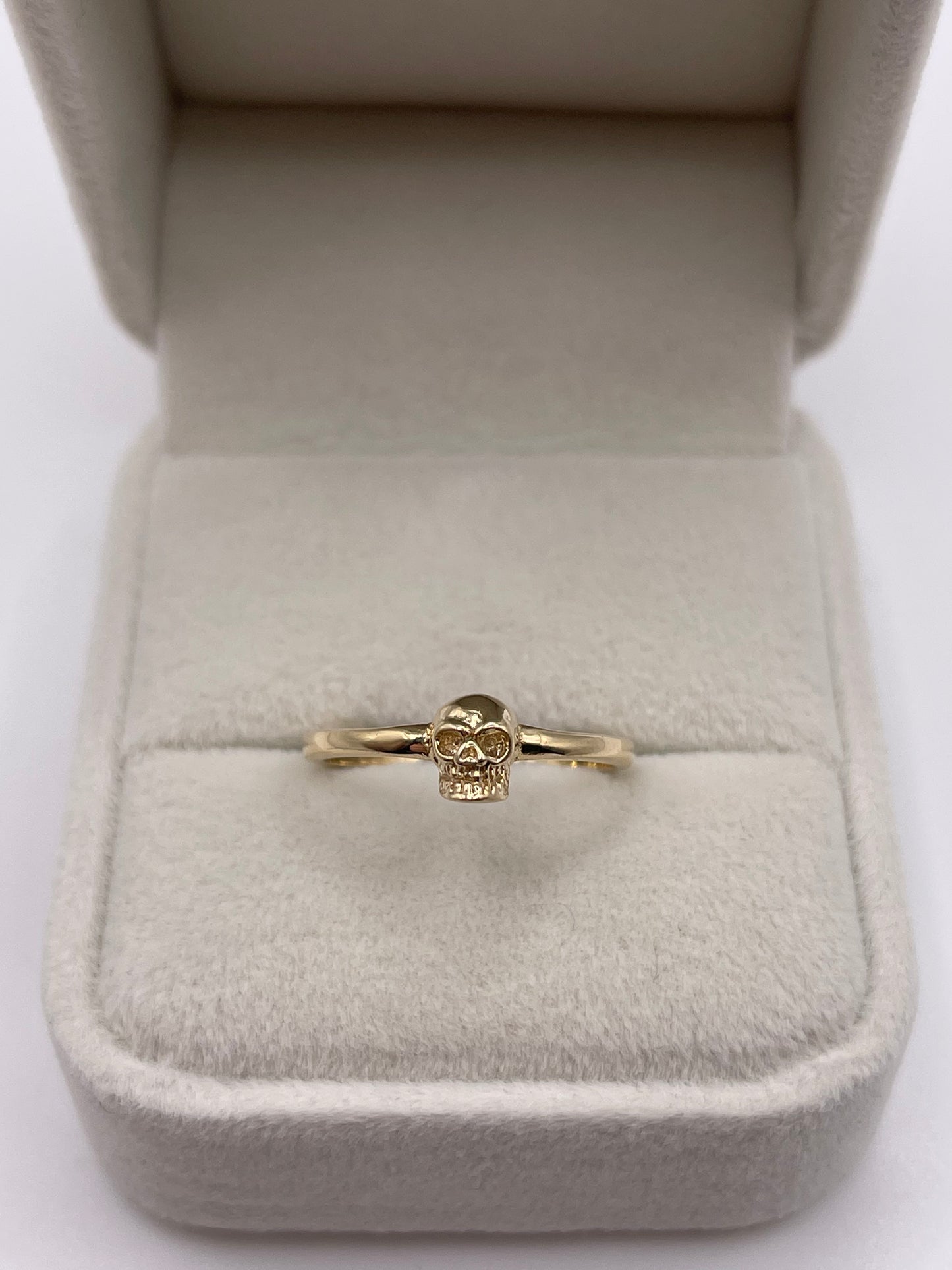 9ct gold skull ring