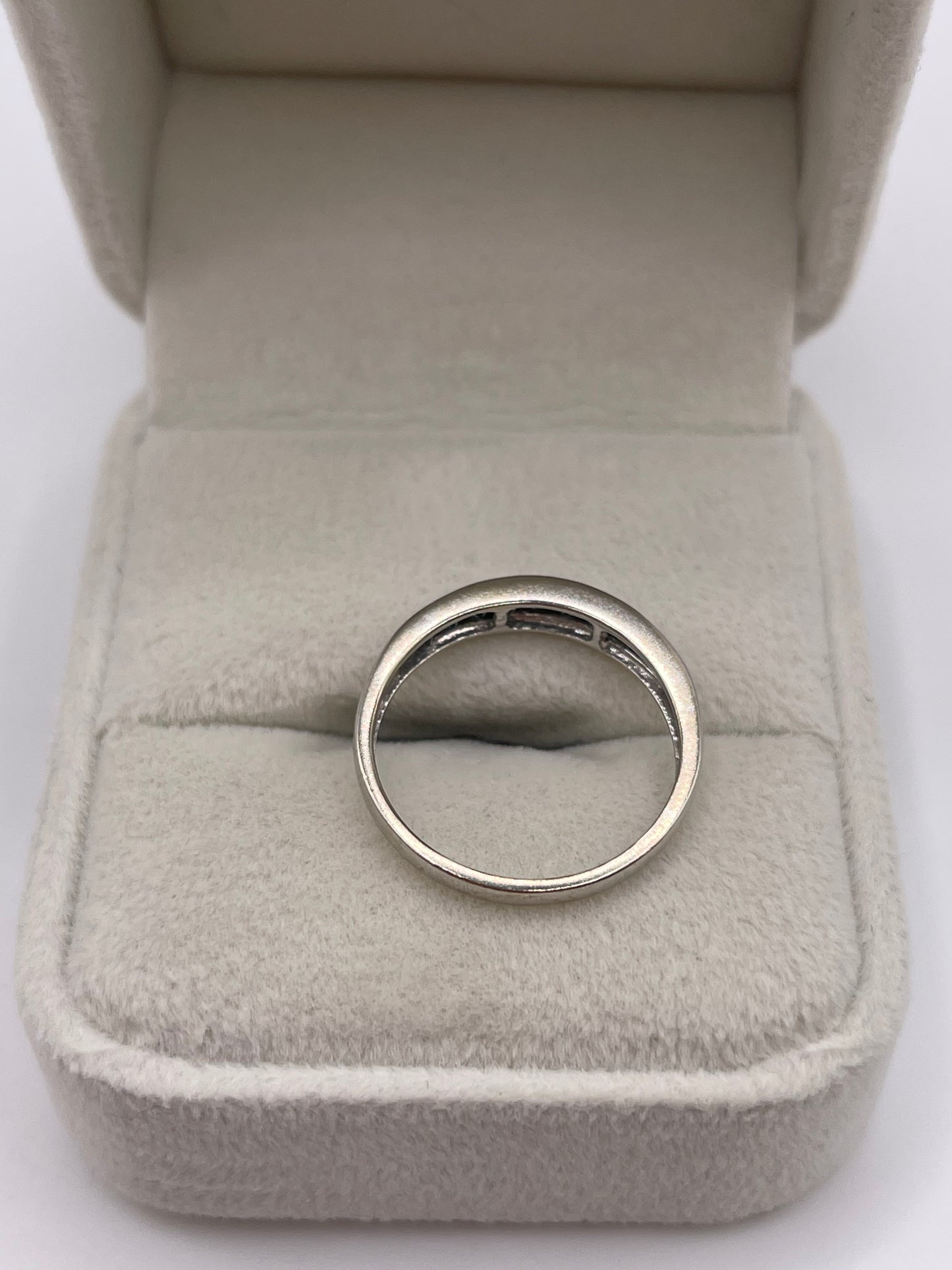 9ct white gold blue topaz ring