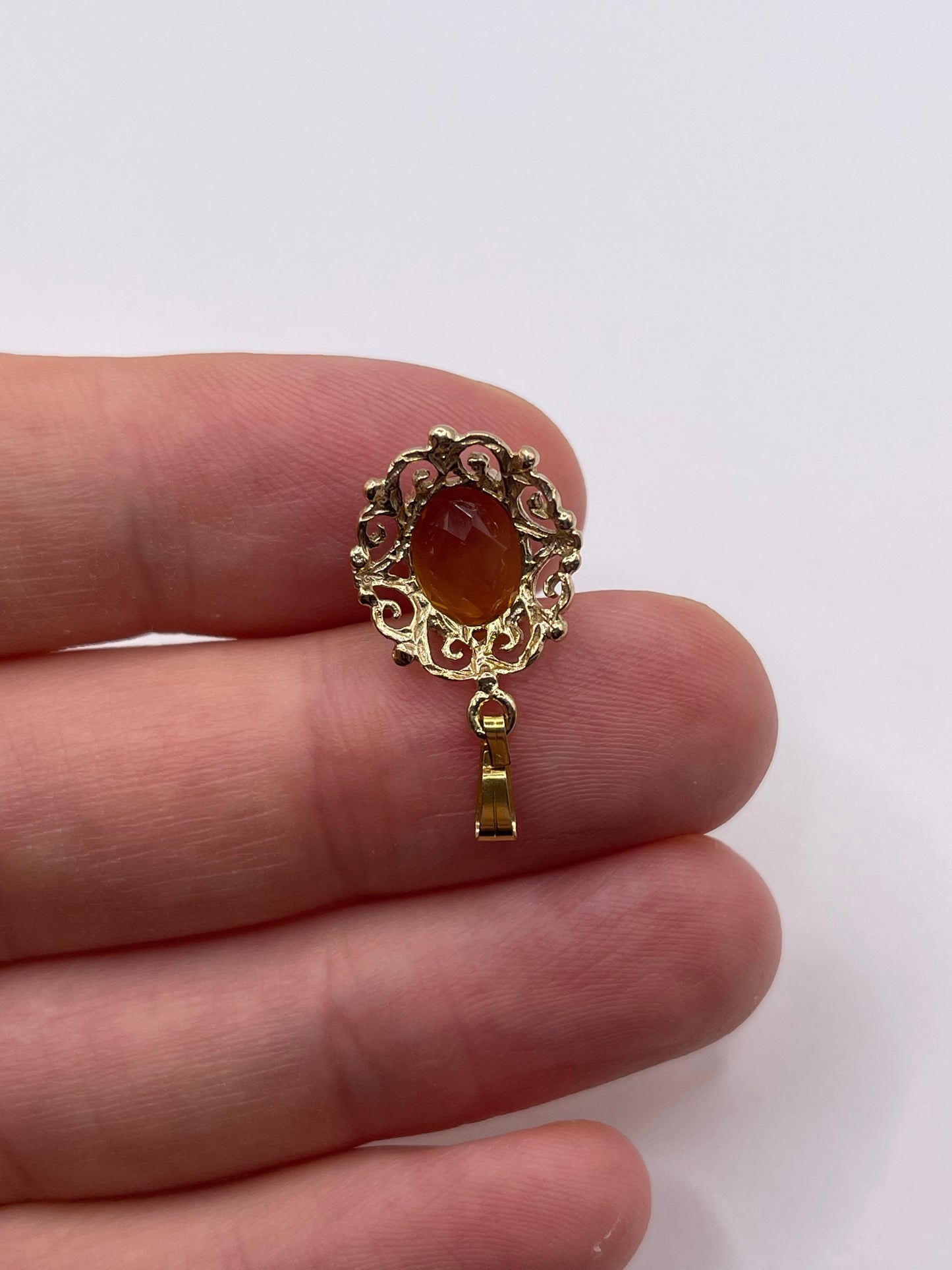 9ct gold citrine pendant