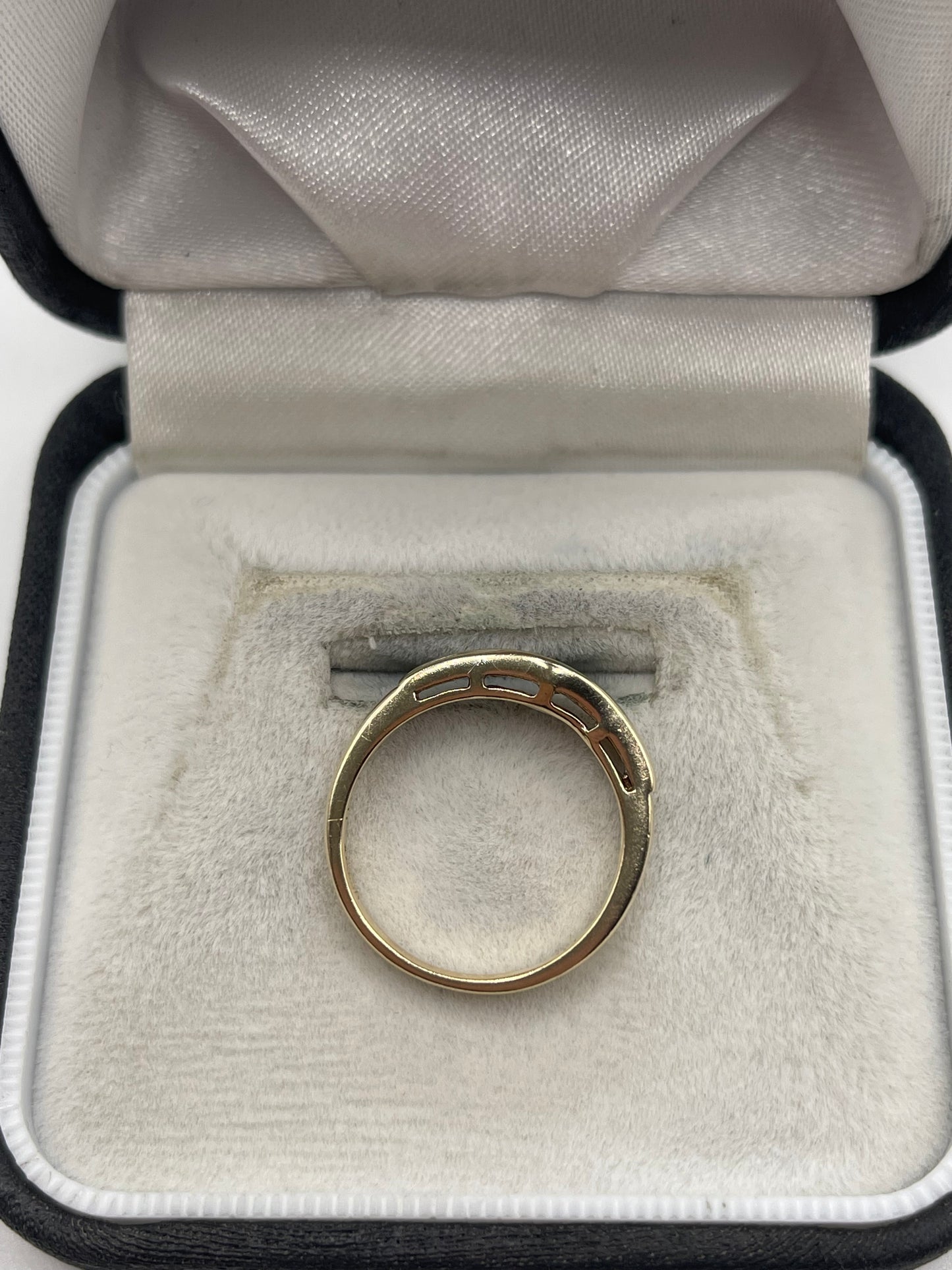9ct gold diamond wishbone ring