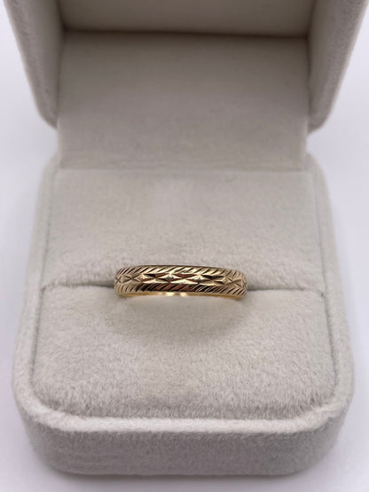 9ct gold patterned ring