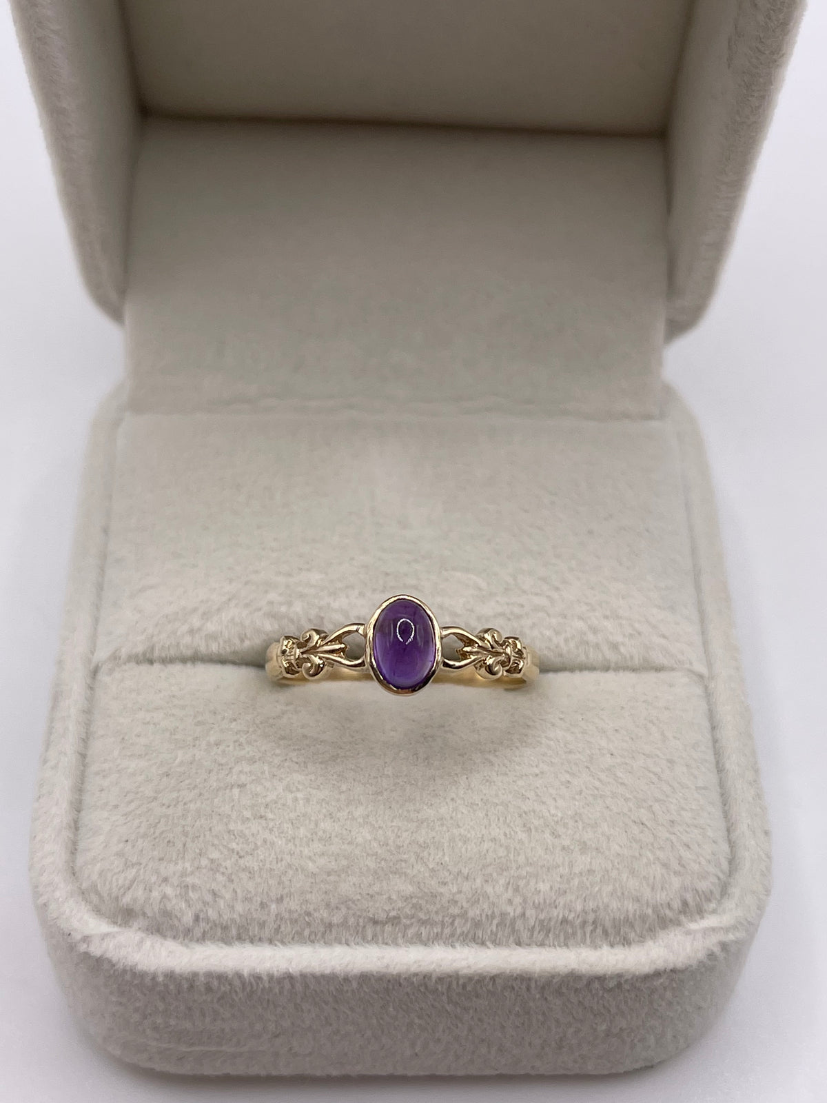 9ct gold cabochon amethyst ring