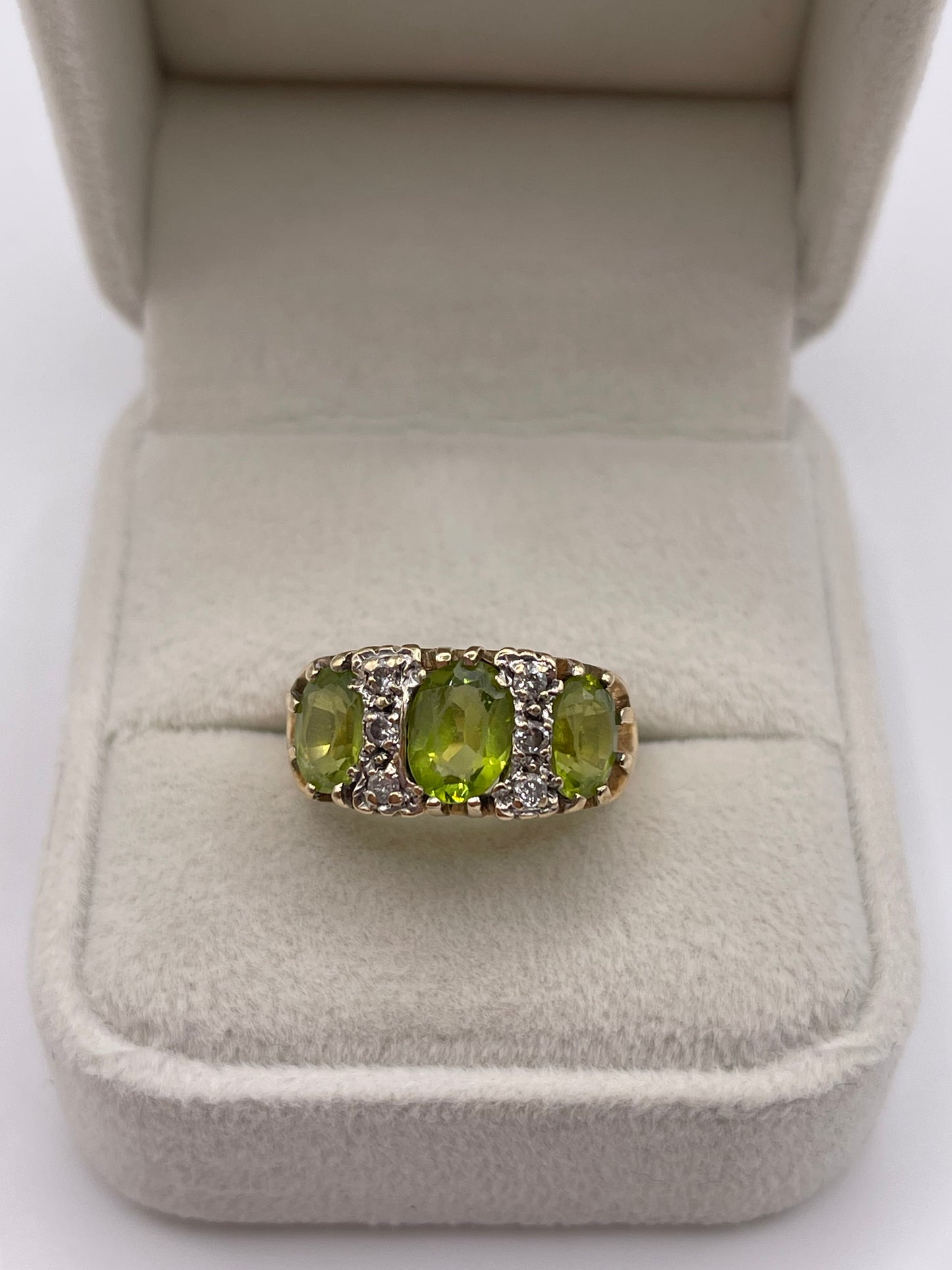 9ct gold peridot and diamond ring